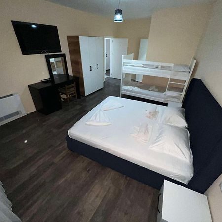Hotel & Restaurant Frida Gjakova Extérieur photo
