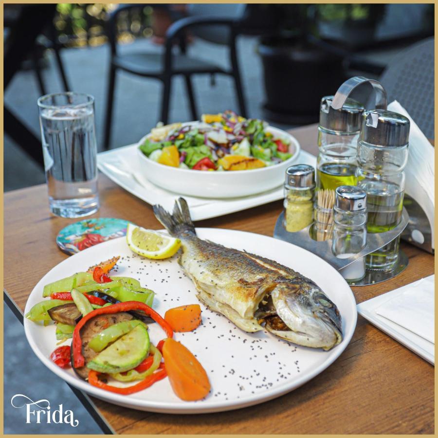 Hotel & Restaurant Frida Gjakova Extérieur photo