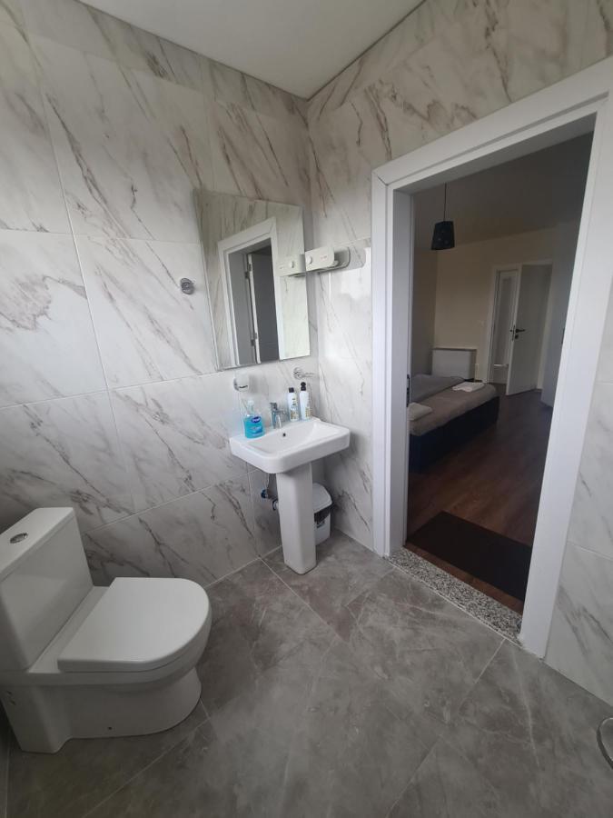 Hotel & Restaurant Frida Gjakova Extérieur photo