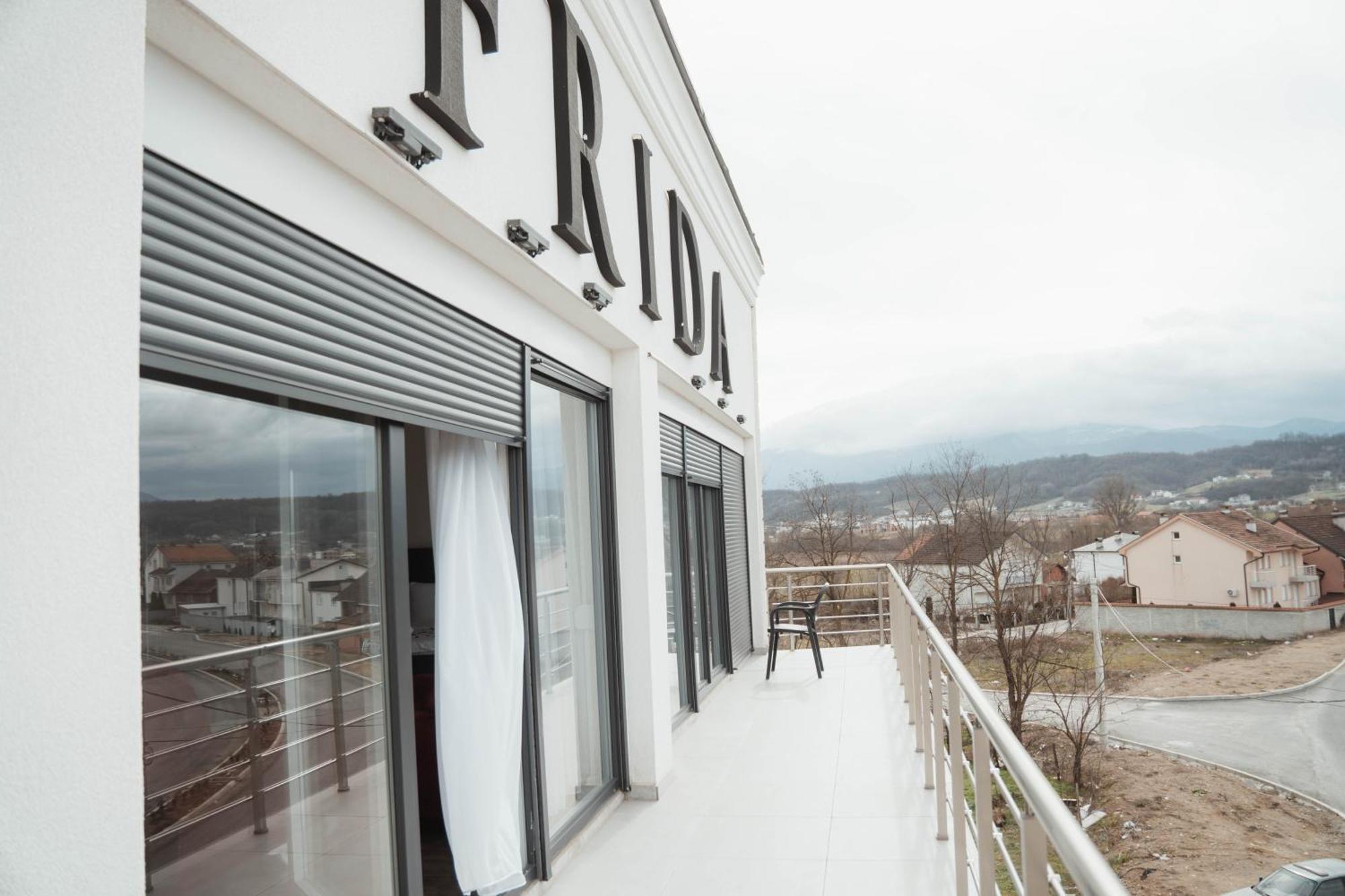 Hotel & Restaurant Frida Gjakova Extérieur photo