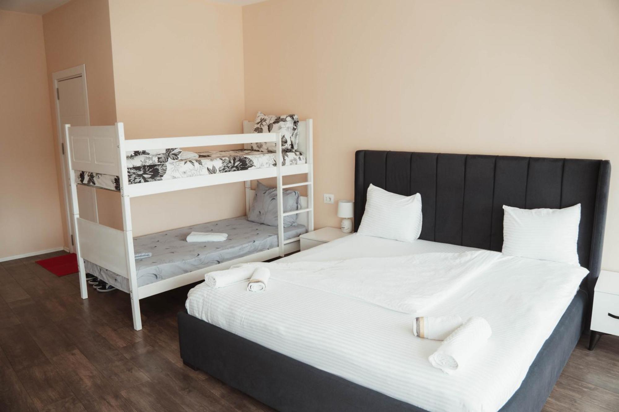 Hotel & Restaurant Frida Gjakova Extérieur photo