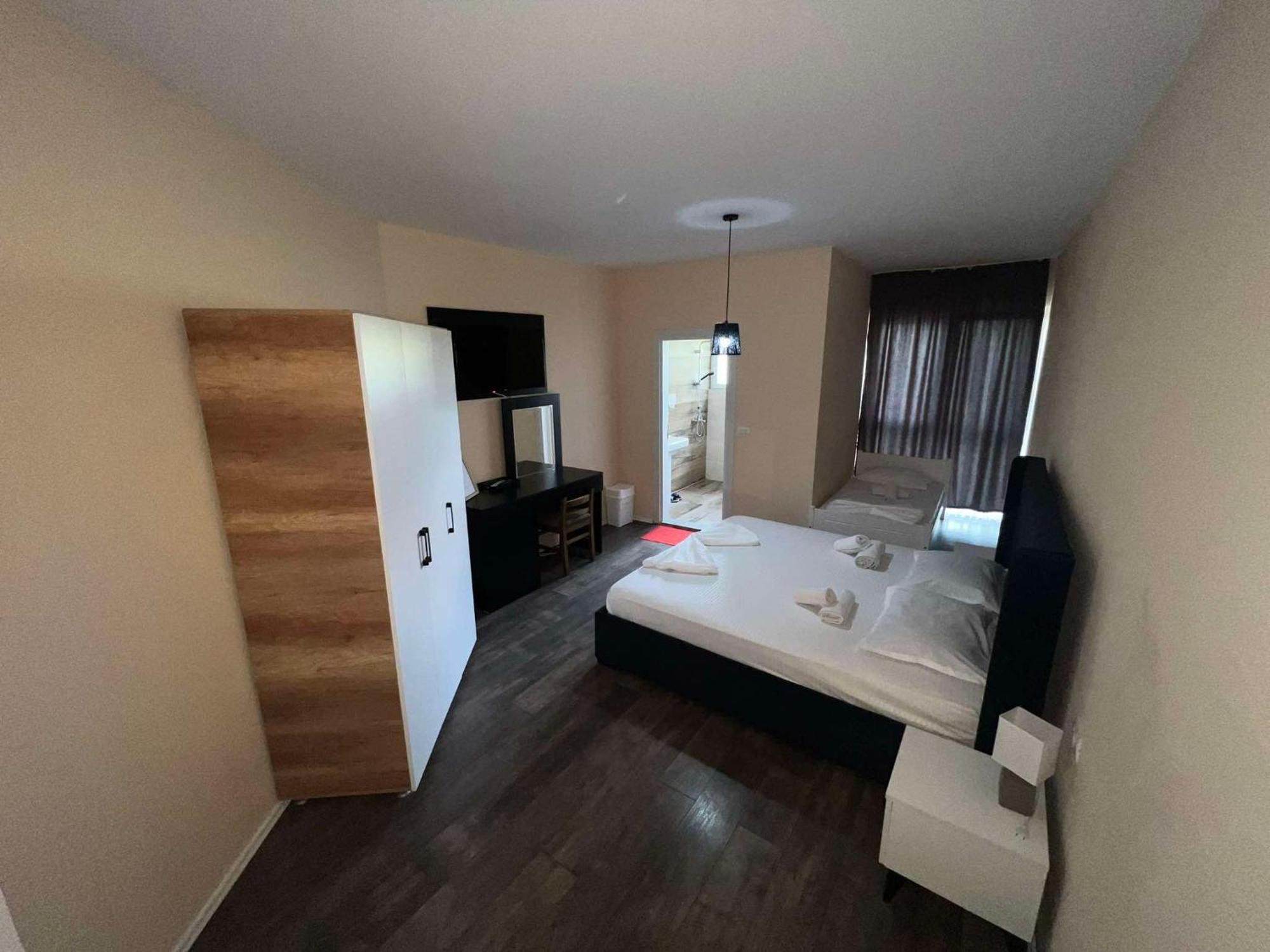 Hotel & Restaurant Frida Gjakova Extérieur photo